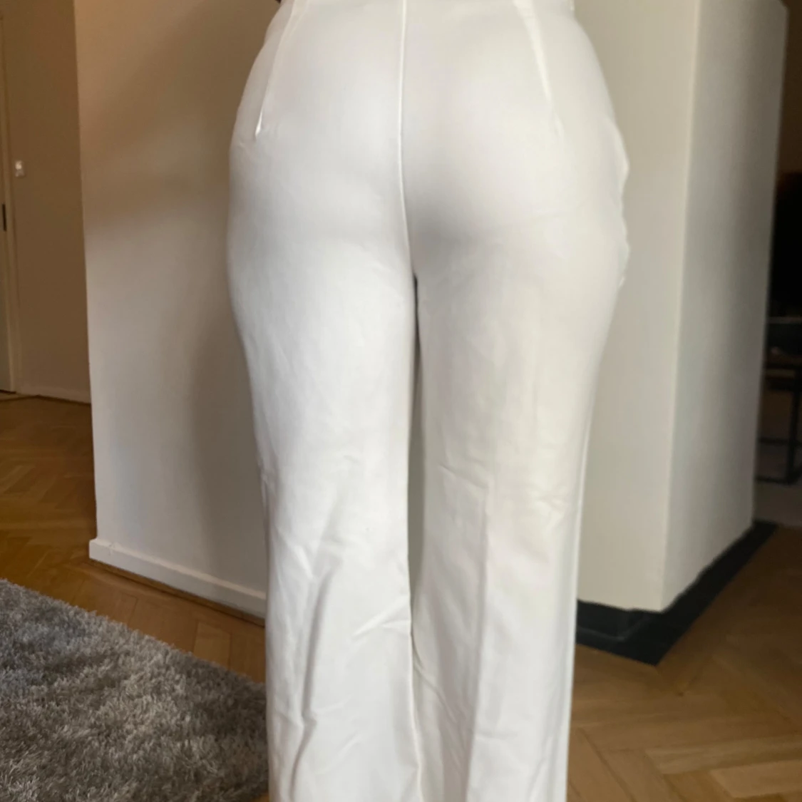 Vita högmidjade byxor - 91