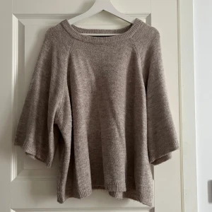 tröja - beige stickad tshirt/tröja från lager157 i fint skick