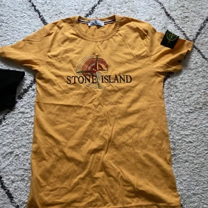 Stone island/Palmangels - Helt oanvända båda i storlek S= passar även medium Båda tröjorna för 300 och en av dem för 150👍🏻