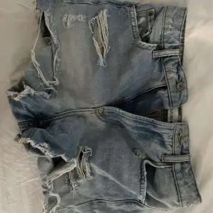 Snygga zara shorts. Säljer då de är för små för mig.