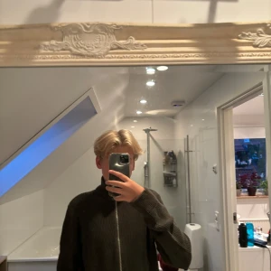 En kofta  - En jätte skön kofta för vintern. Den är super varm mysig och passé bra till mycket.