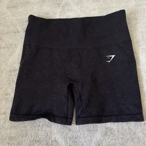 Gymshorts - Gymshorts från Gymshark i storlek Small. Fint skick och sparsamt använda. Pris 150 kr + frakt😊