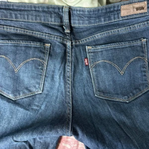 Levi jeans - vintage mörktvättade raka levi-jeans