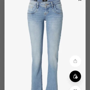 Ltb jeans blå - Säljer ett par blåa lågmidjade bootcut  jeans från ltb som är helt slutsålda. Jeansen är knappt använda och i nyskick. Modellen är valerie. Ljuset är dåligt på mina bilder, färgen på jeansen är mer som de två första bilderna💓