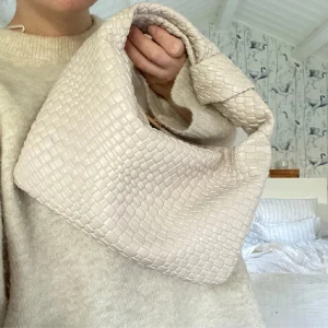 söt väska - super söt väska från shein säljes pga använder ej🩷