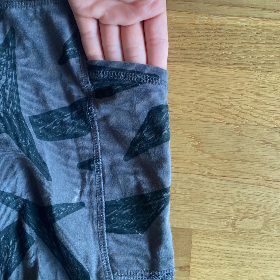 Gråa soc träningsbyxor med fickor och mönster - 91