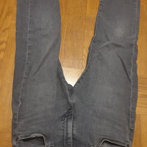 Levis 511 28/30 - Sjukt nice levi's 511 jeans i storlek 28/30 🔥🔥 Helt felfria och funkar året runt 👌👌 