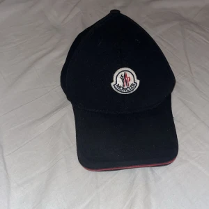 Monclear keps - Äkta jättefin