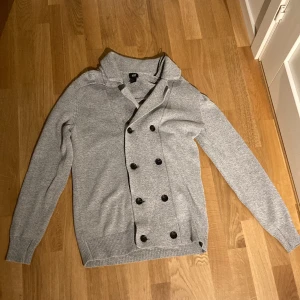 Cardigan  - Snygg cardigan från hm. Inga defekter. Passar xs-s