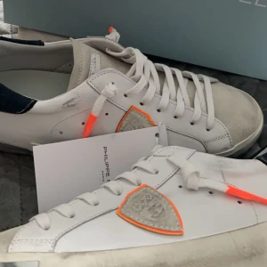 Phillipe model - Tja säljer då ett par phillipe model. Allt og medföljes dustbag, låda osv. Skriv vid intresse och för mer bilder