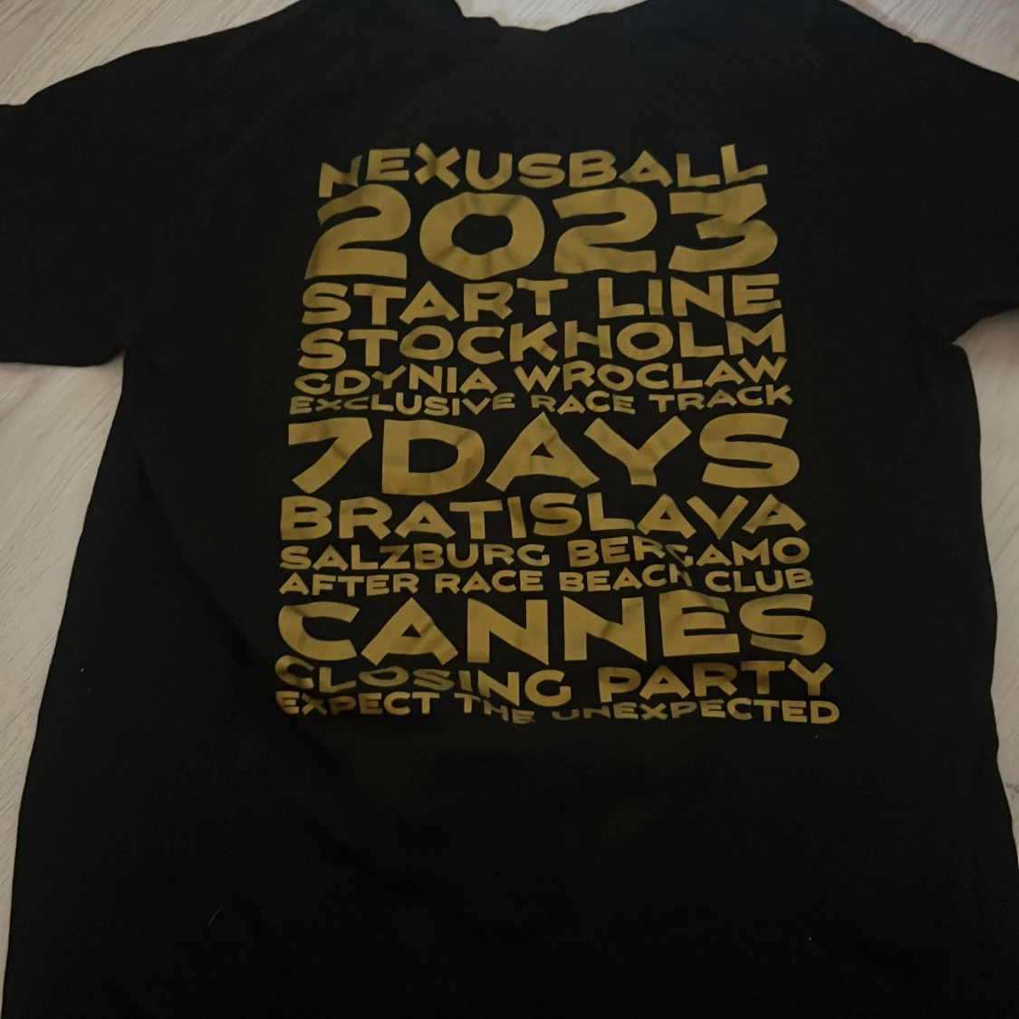 Svart t-shirt från B&C Collection - 1