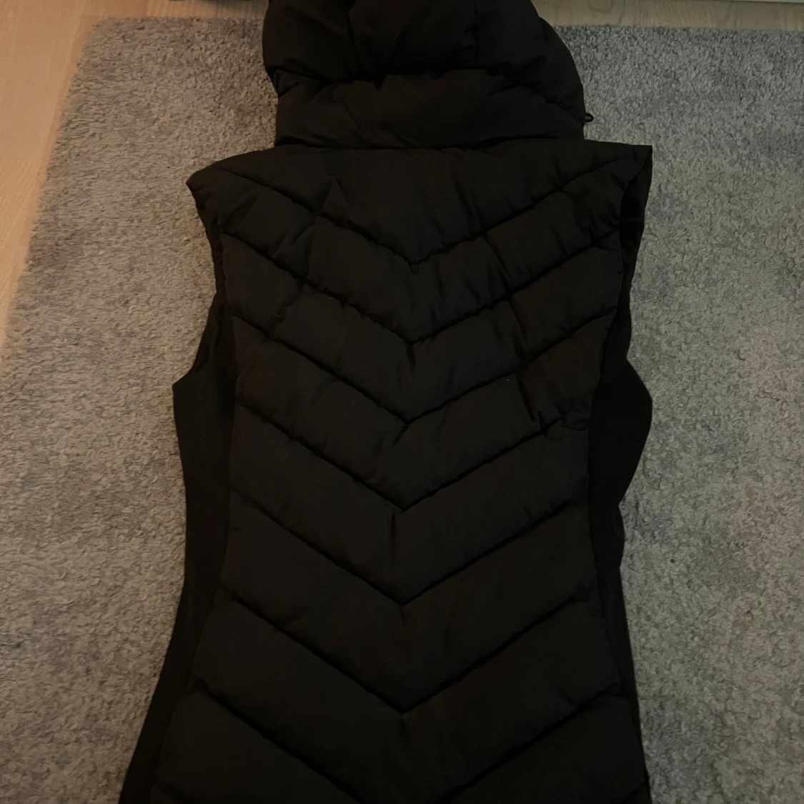 Svart dunväst från Zara - 1