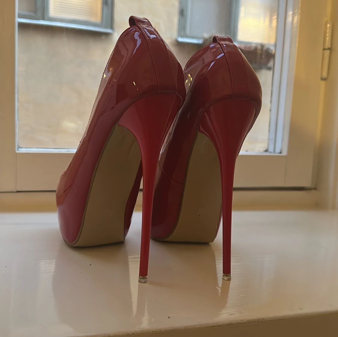 Röda högklackade pumps - 3