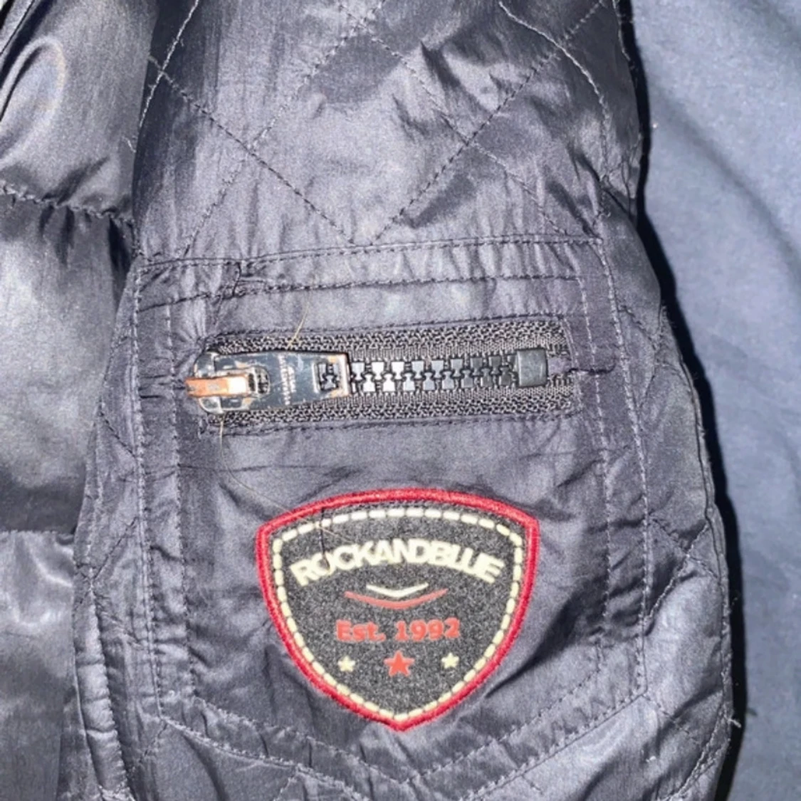 Svart dunjacka från Rockandblue - 2