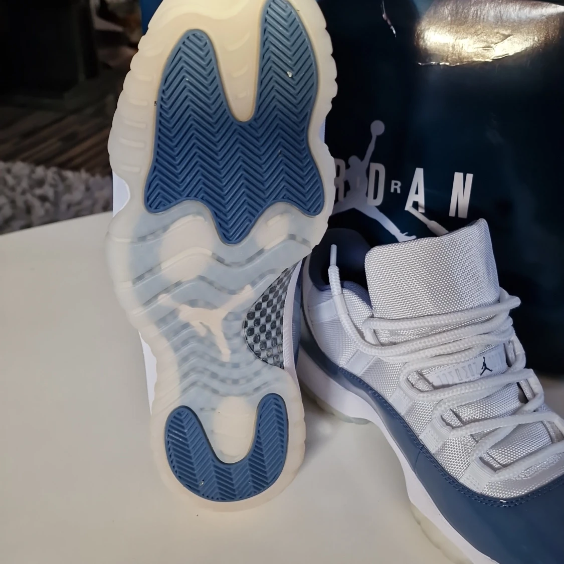 Nike Air Jordans i blått och vitt - 1