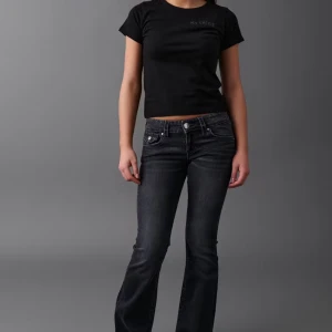 Svarta bootcut jeans - Säljer dessa super fina svarta bootcut jeans från Gina tricot då de tyvärr inte kommer till så mycket användning längre. Jeansen är i bra skick och har inget täcken på användning eller slitage. Jeansen är i storlek 164. Pris kan diskuteras 