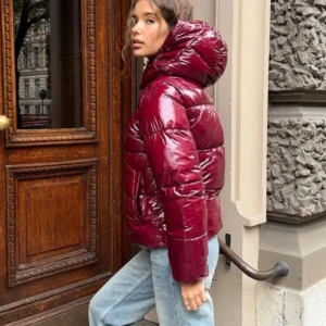 Nelly pufferjacka (LÄS NEDAN) - 90+ personer är intresserade så jag hör av mig när den ska säljas❤️. Använd en gång, har inte lapparna kvar men är som ny! Eftersom jag inte kan svara alla uppdaterat jag bara denna annonsen med bilder osv