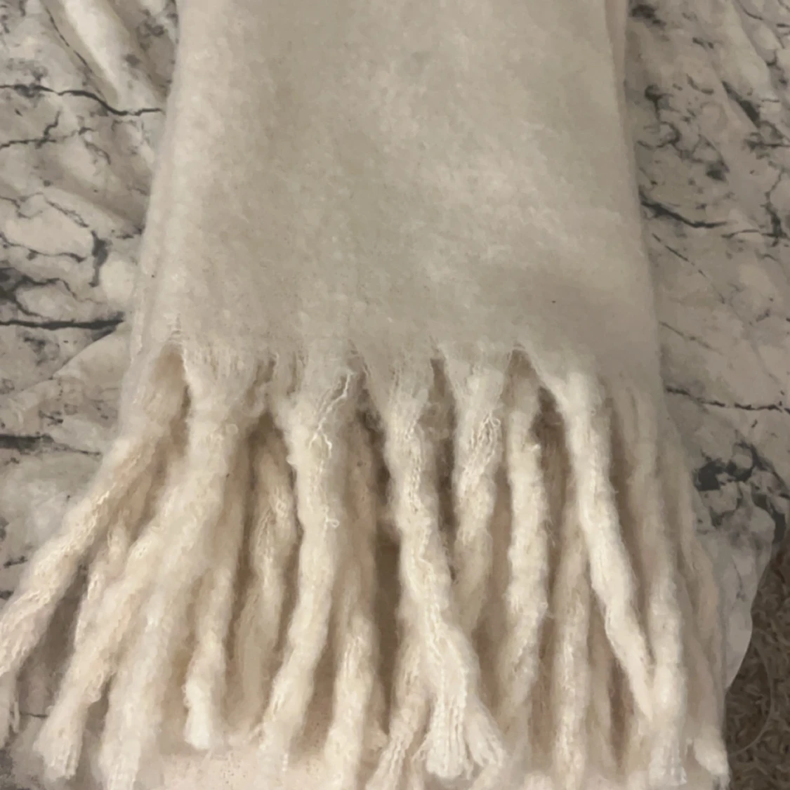 Beige/vit  halsduk från Stockh lm Studio - 91