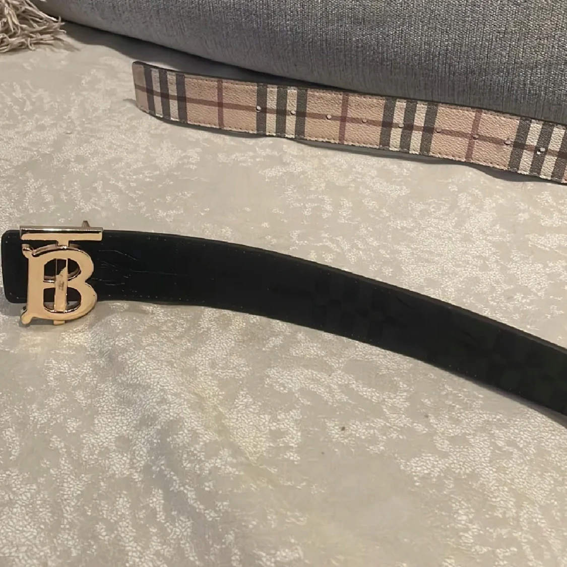 Rutig bälte med guldspänne - 92