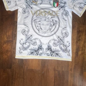 Fotbolls tröjor - Jag säljer massvis med topp skick tröjor från storlek S till L. Utmärkt kvalite och riktigt sköna tröjor. !! SKRIV PRIVAT FÖR MER INFORMATION OM MERA TRÖJOR