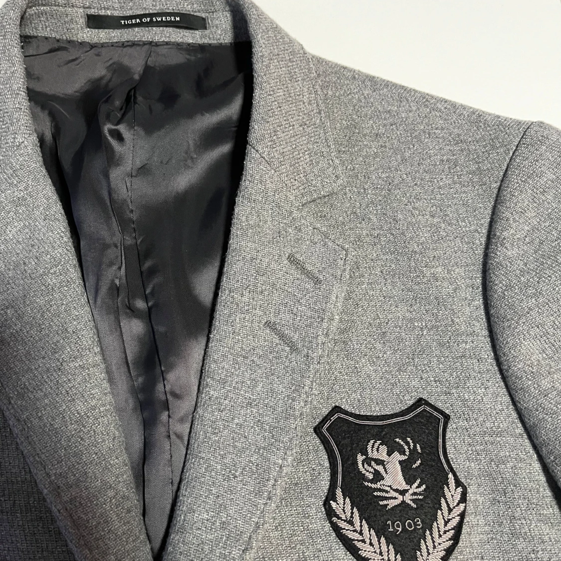 Grå Blazer från Tiger of Sweden