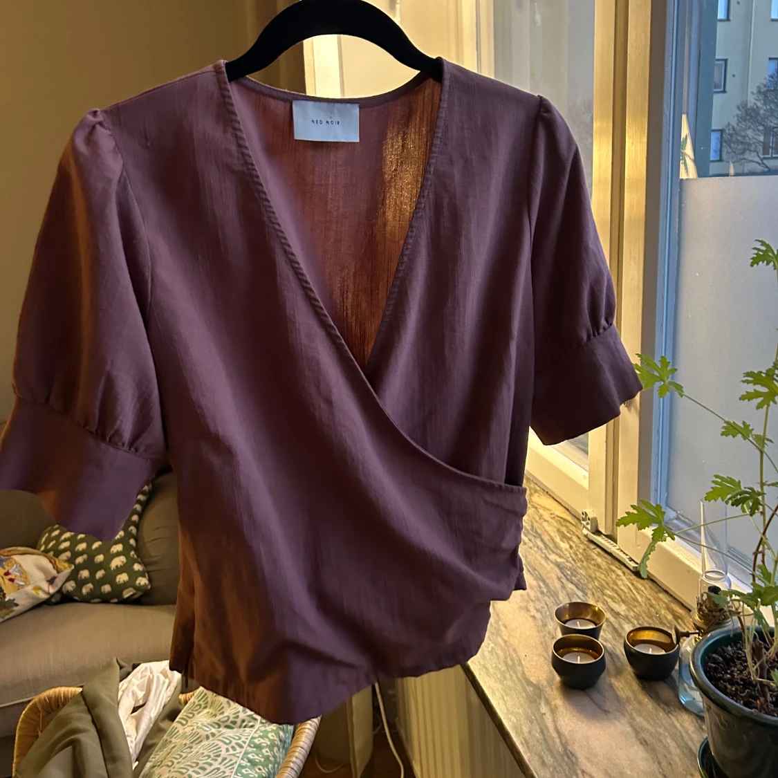 Lila omlottopp från Neo Noir - 90