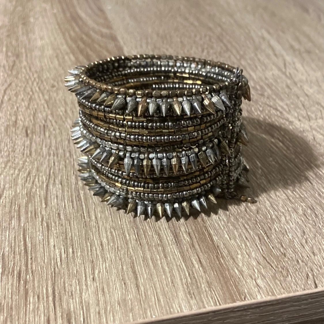 armband i metall