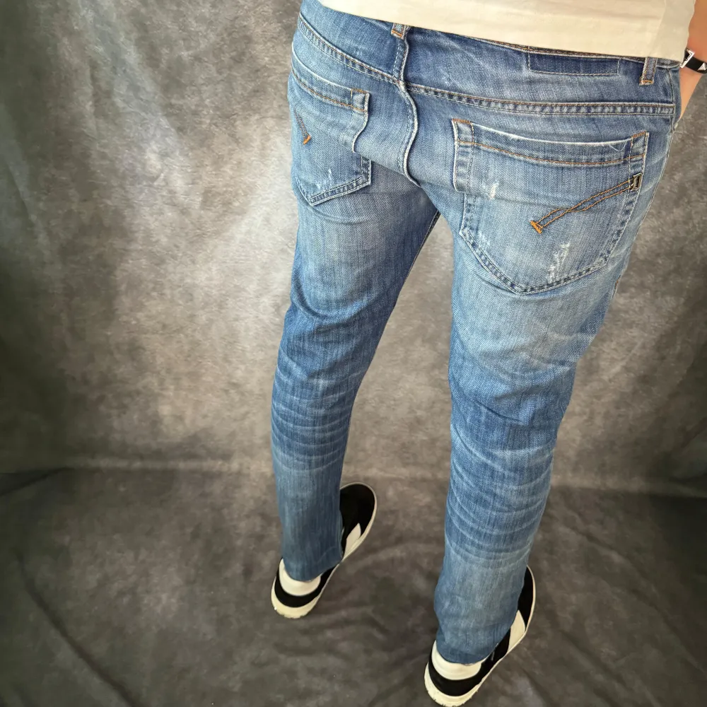 // Dondup George jeans | storlek w32, benlängd: 93cm, midjemått: 39cm | Nypris runt 4000 | Kontakta för fler frågor eller funderingar // Deluxecloset . Jeans & Byxor.