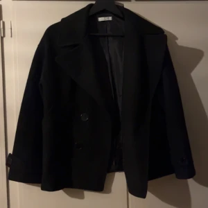  Design by Si kappa - Jättefin kappa från design by si💖💖💖 Sparsamt använd, i bra skick, storlek XS/S