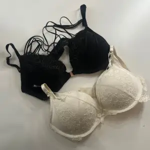 Säljer 2st bh-ar från Hunkemöller i strl 70b(vita) och 70a(svarta). Använda men i bra skick, säljes då de blivit för små💗nypris: <500kr st, mitt pris:80kr styck alt båda för 150