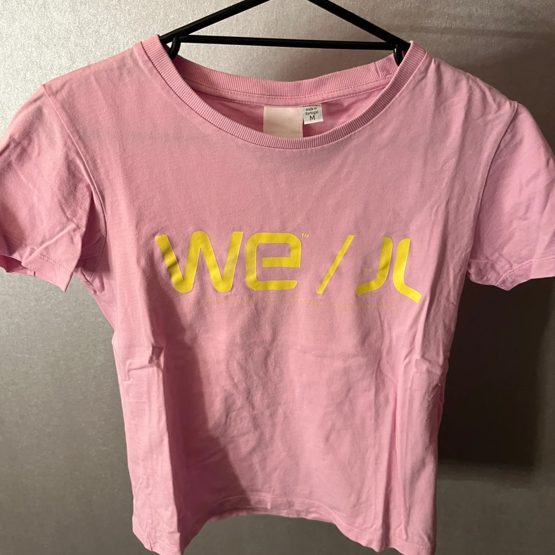 Rosa t-shirt från WESC