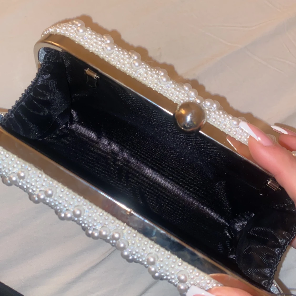 Vit pärlbeströdd kuvertväska - 92