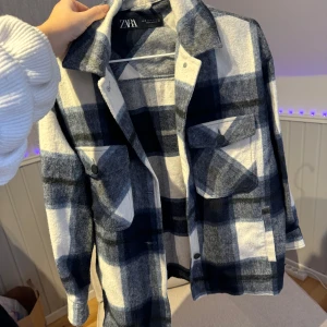 Rutig oversized jacka Zara - Använd några gånger, inga defekter. 