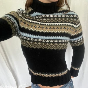 Stickad tröja - Stickad tröja i ull från F.lli Campagnolo i Italien. Säljer den då den är för liten på mig. Storlek 36, passar mer 34