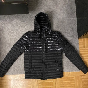 moose knuckles  - moose knuckles ropper puffer jacket svart storlek M äkta