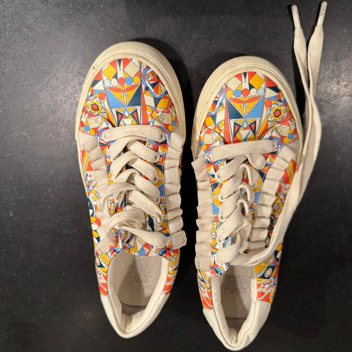 Tory Burch sneakers med geometriskt mönster - 90
