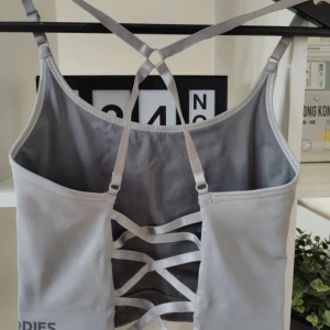 Sport-bh från Better bodies - Sport-bh med fin rygg. Jag upplever den lite liten i storleken. 