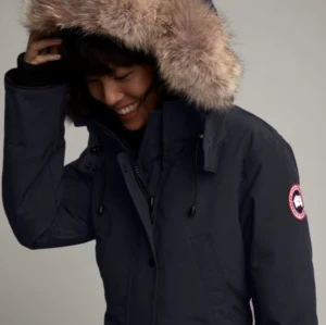 Canada Goose jacka - Säljer min Canada goose jacka som jag använt få gånger, hör av dig vid intresse!