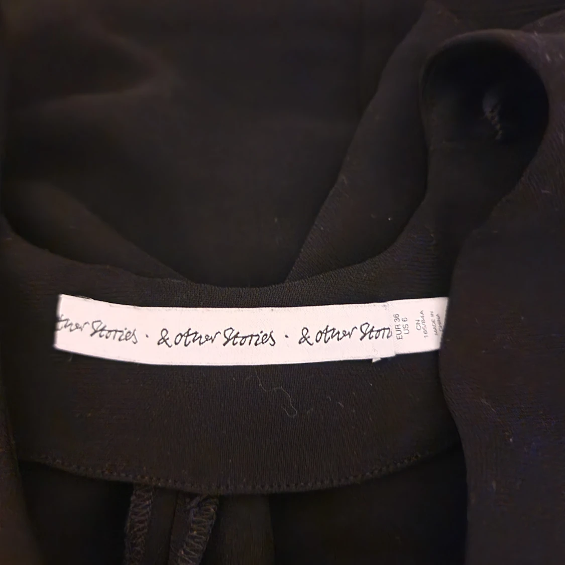 Svart klänning från & Other Stories - 92