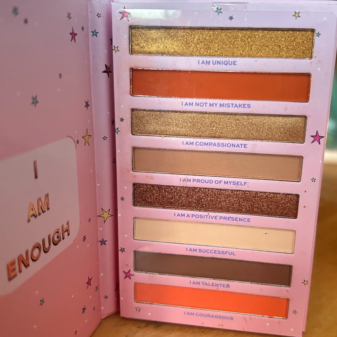 Snygg palette från Revolution "I am enough"!! - 91