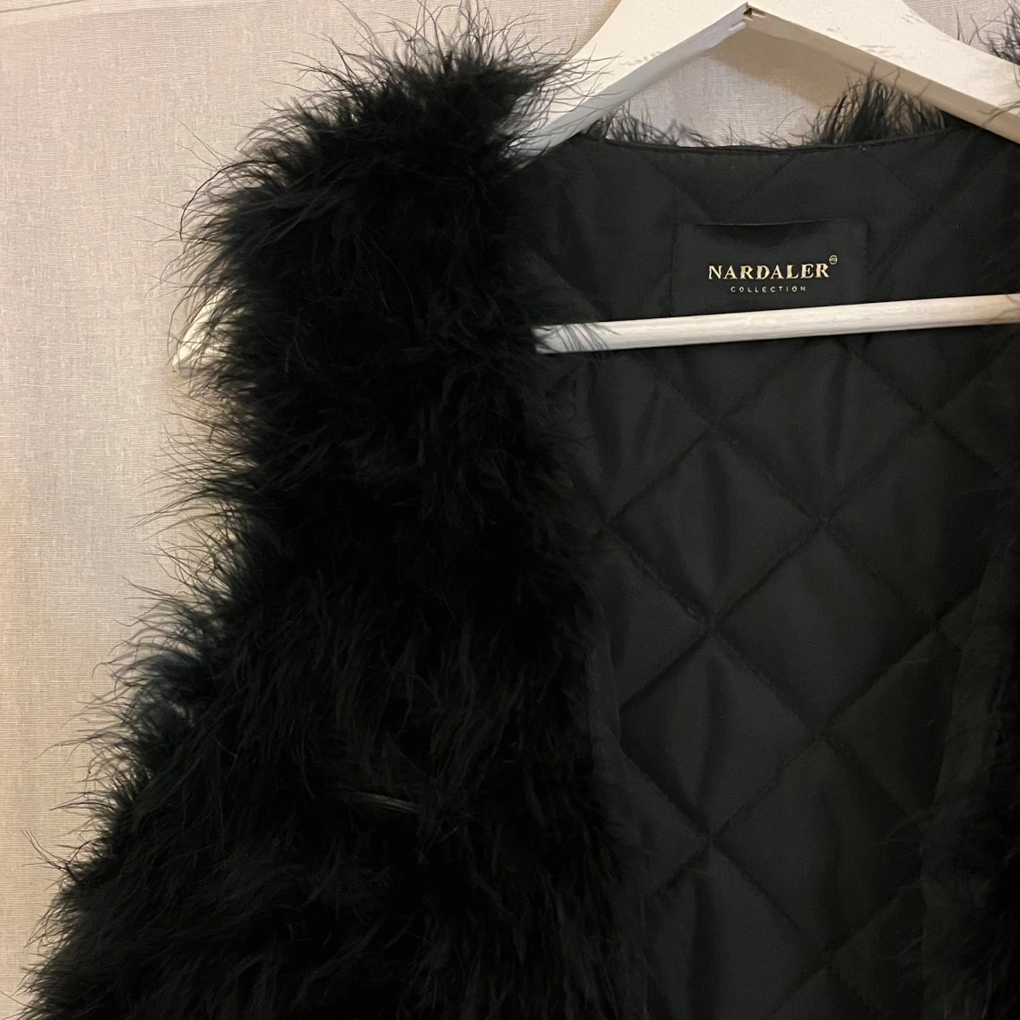 Svart pälsväst från Nardaler - 91
