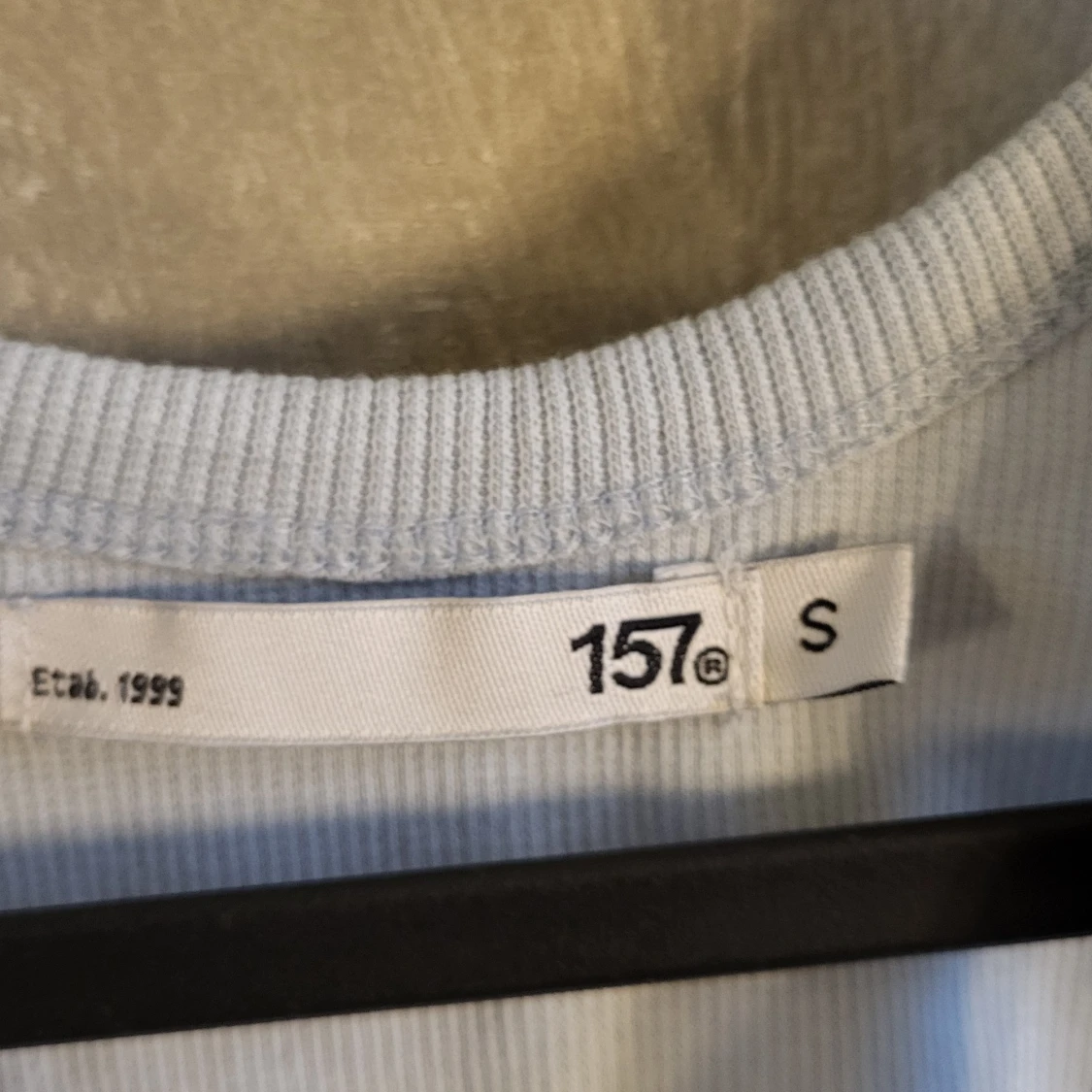 Ljusblå ribbad linnetopp från 157 - 91