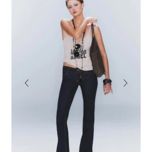 Weekday jeans  - Snygga mörkblå jeans i modellen bootcut. Byxorna har en låg midja. De är från cheap monday och prislappen kvar på!🫶🫶