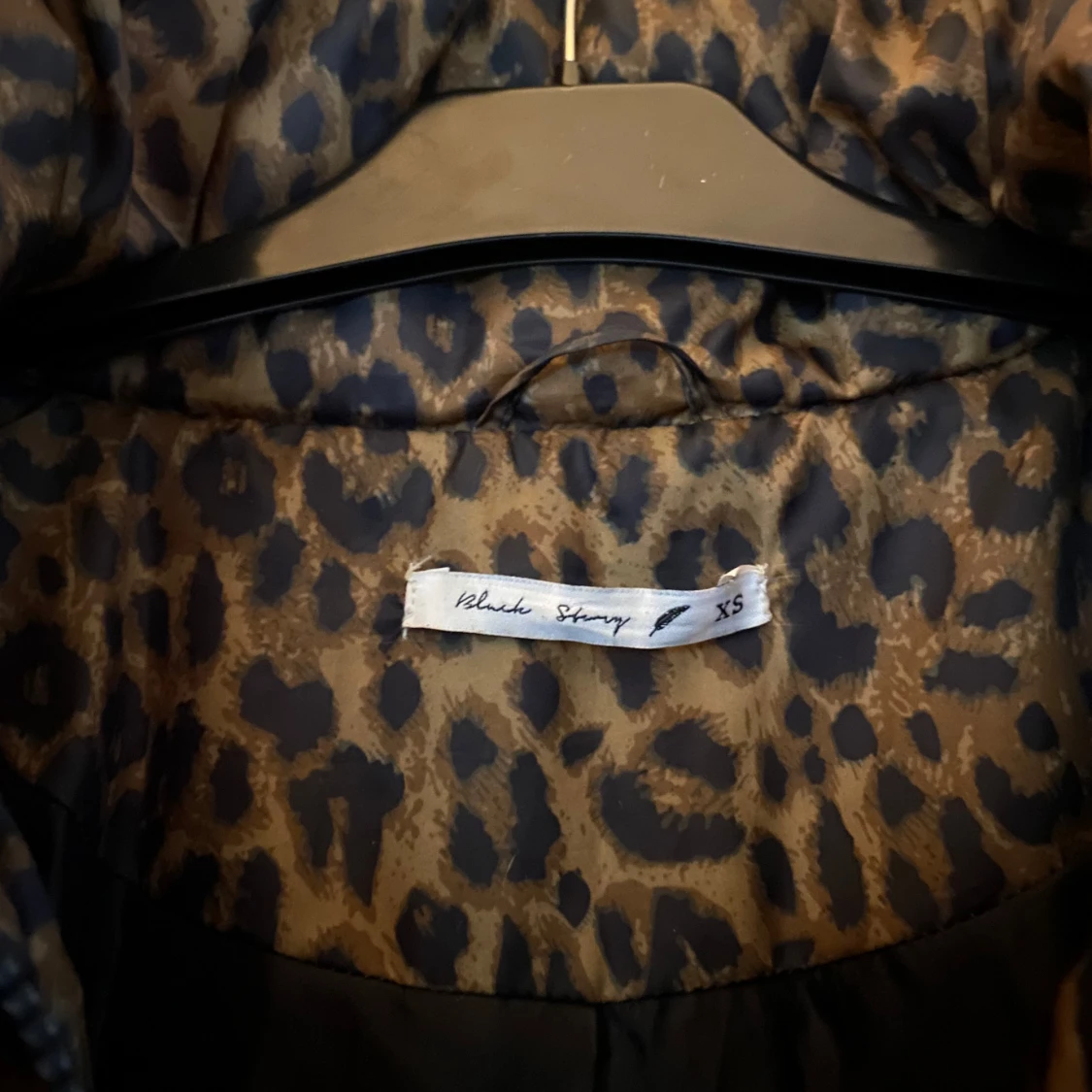 Leopardmönstrad pufferjacka från Weekday - 91