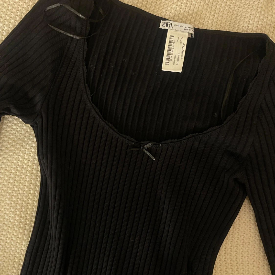 Svart ribbad topp från Zara - 90