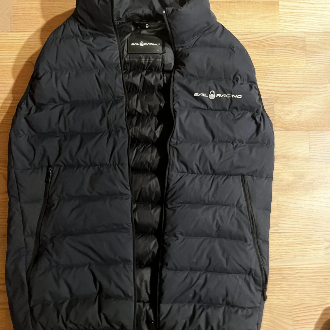 Svart dunväst från Sail Racing - 90