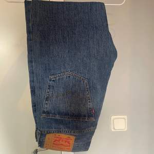 Levis 501 jeans, nästintill nya, hör av dig vid frågor!