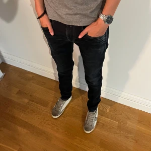 REPLAY ANBASS  - Replay Anbass | Skick: 9/10 | Strl W29 L30 | Modellen är 180cm | Hör av dig om du undrar någonting!