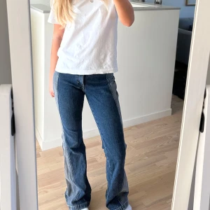 Weekday jeans  - Trendiga jeans från weekday i storlek 24, passar mig som brukar ha xs/s i jeans.