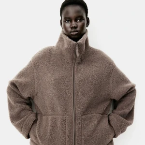 Teddyjacka h&m - Säljer denna slutsålda h&m jackan som inte är använd